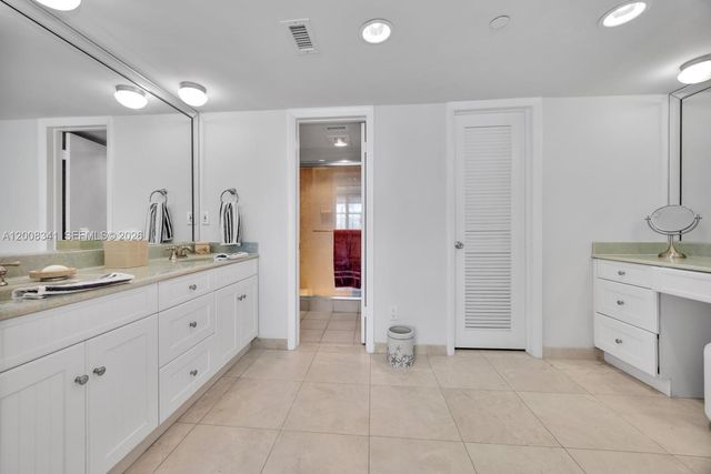 607 Ocean Dr 11K, Key Biscayne, FL 33149