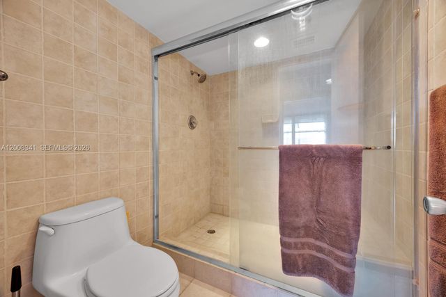 607 Ocean Dr 11K, Key Biscayne, FL 33149
