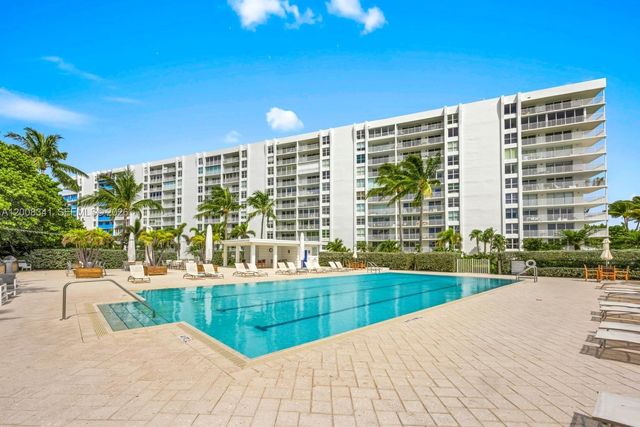 607 Ocean Dr 11K, Key Biscayne, FL 33149