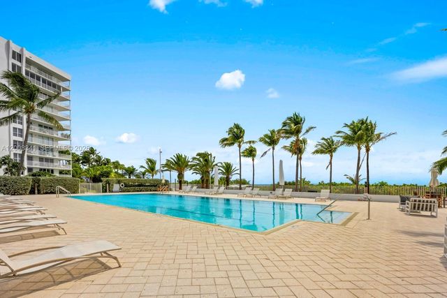 607 Ocean Dr 11K, Key Biscayne, FL 33149