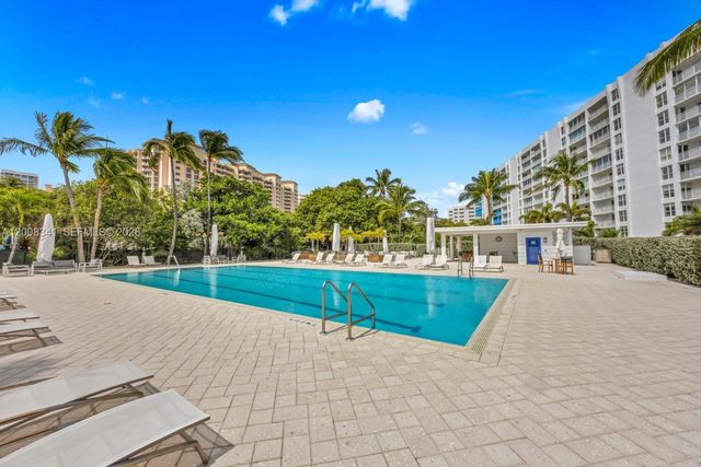 607 Ocean Dr 11K, Key Biscayne, FL 33149