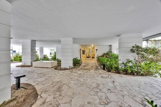 607 Ocean Dr 11K, Key Biscayne, FL 33149