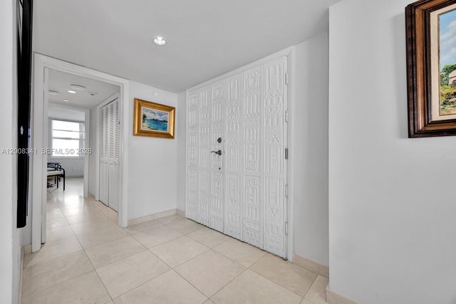 607 Ocean Dr 11K, Key Biscayne, FL 33149
