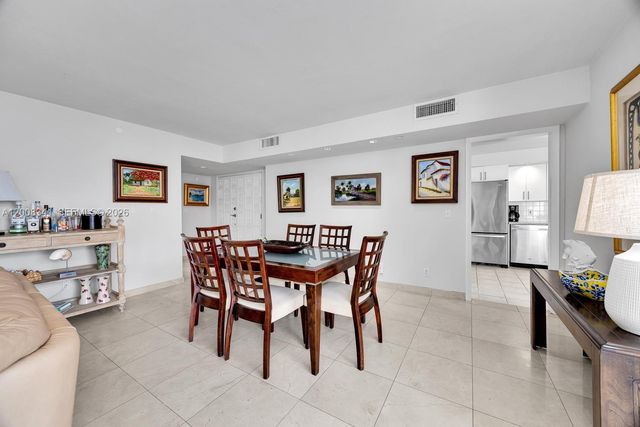 607 Ocean Dr 11K, Key Biscayne, FL 33149