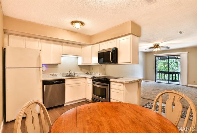 1615 Summergate Parkway M, St Charles, MO 63303