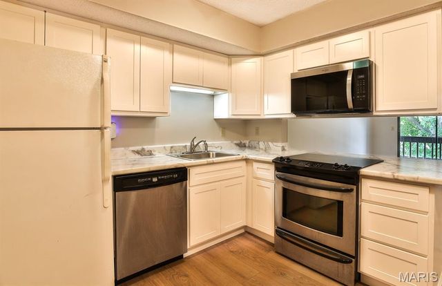 1615 Summergate Parkway M, St Charles, MO 63303