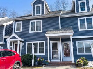 26 Hobart Ln 26, Rockland, MA 02370