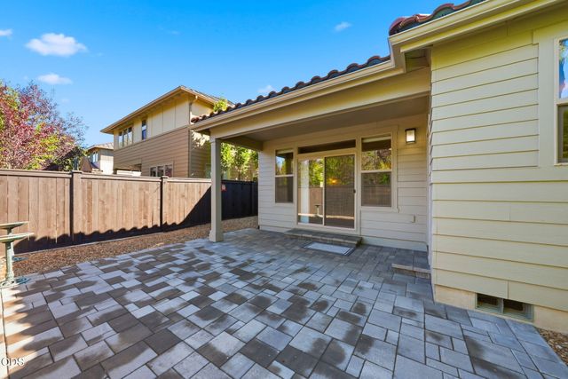 63128 NW Via Cambria, Bend, OR 97703