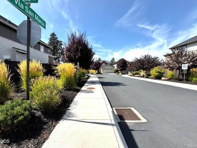 63128 NW Via Cambria, Bend, OR 97703