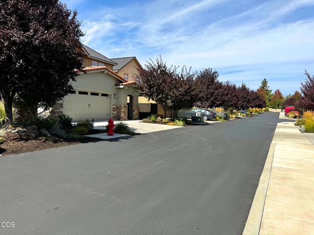 63128 NW Via Cambria, Bend, OR 97703