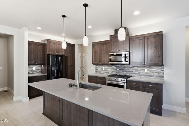 63128 NW Via Cambria, Bend, OR 97703