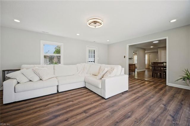204 Alsab CIR, Virginia Beach, VA 23462