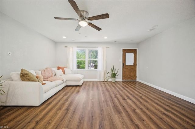 204 Alsab CIR, Virginia Beach, VA 23462