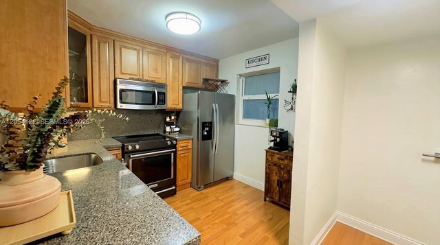 483 N Pine Island Rd C-205, Plantation, FL 33324
