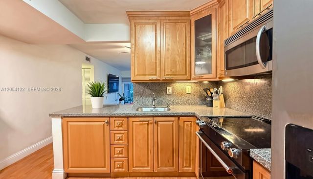 483 N Pine Island Rd C-205, Plantation, FL 33324