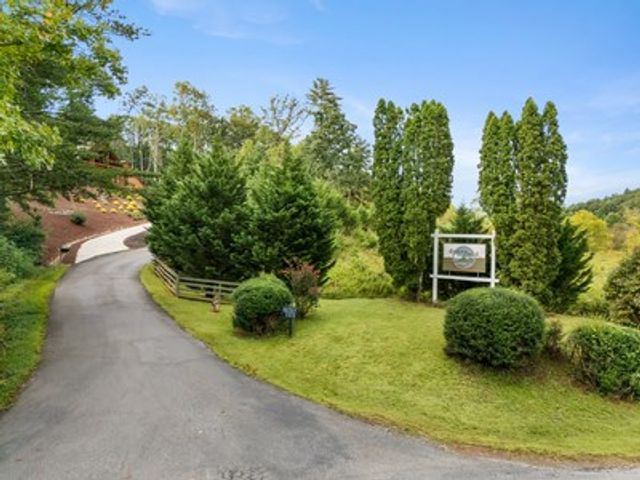 1396 Deerfield Road, Young Harris, GA 30582