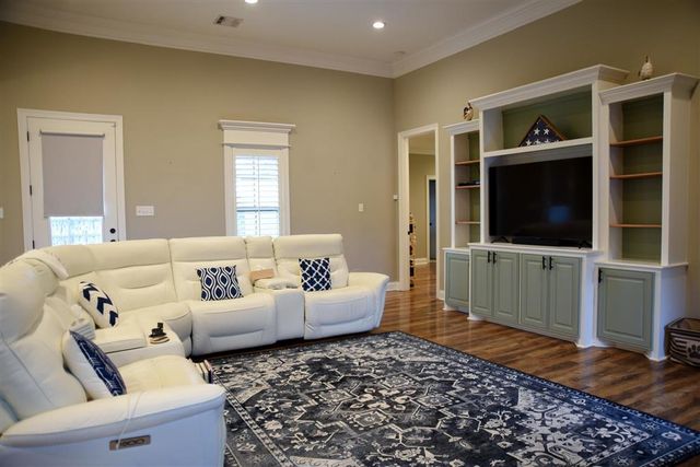 611 Chestnut, Iowa, LA 70647
