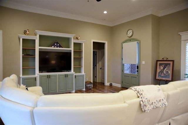 611 Chestnut, Iowa, LA 70647