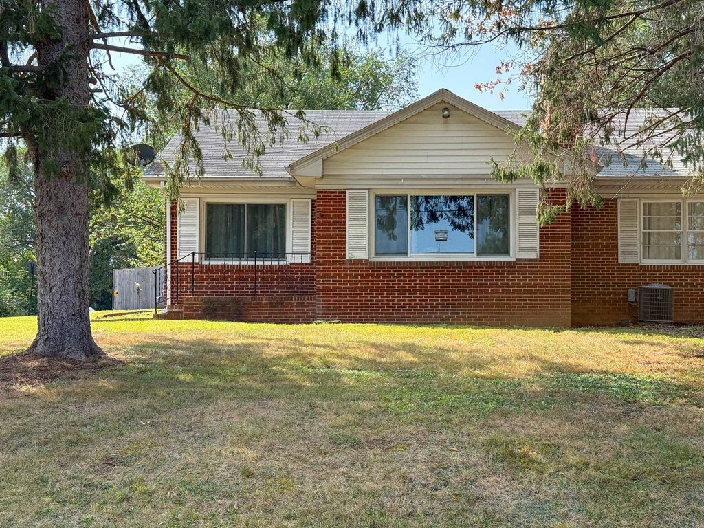 1700 S ELLISON CIR, Waynesboro, VA 22980