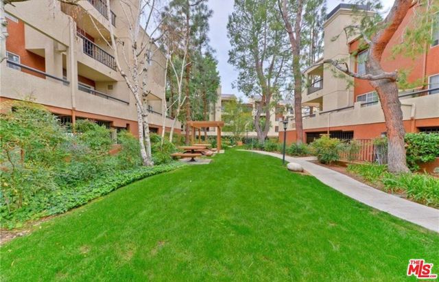 5530 Owensmouth Avenue 219, Woodland Hills (los Angeles), CA 91367