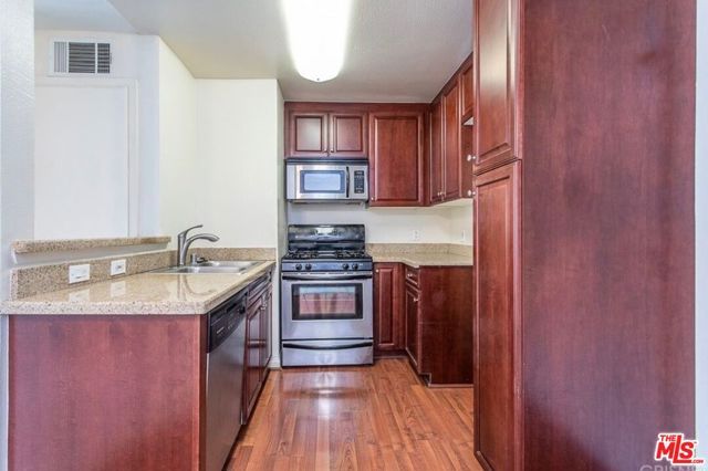 5530 Owensmouth Avenue 219, Woodland Hills (los Angeles), CA 91367