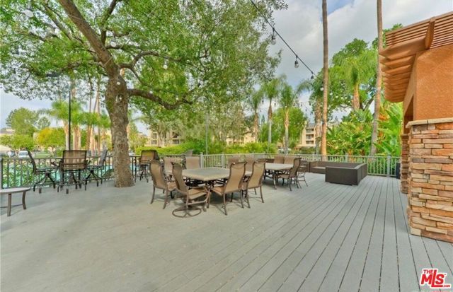 5530 Owensmouth Avenue 219, Woodland Hills (los Angeles), CA 91367
