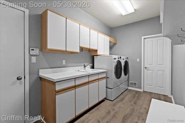 2018 Pine Hollow Trail, Brighton Township, MI 48114