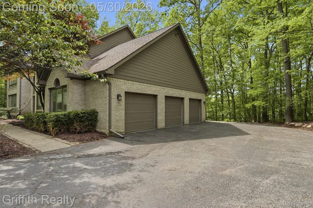 2018 Pine Hollow Trail, Brighton Township, MI 48114