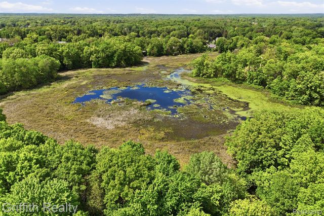 2018 Pine Hollow Trail, Brighton Township, MI 48114