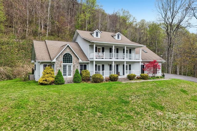 302 Davy Crockett Drive, Maggie Valley, NC 28751