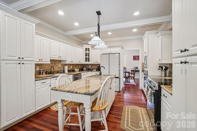 302 Davy Crockett Drive, Maggie Valley, NC 28751