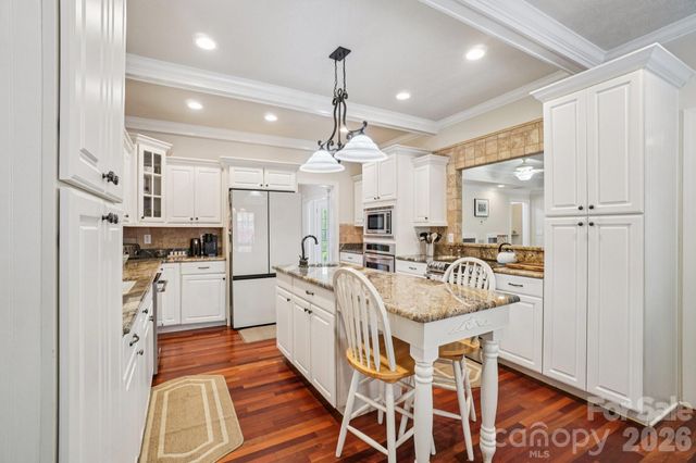 302 Davy Crockett Drive, Maggie Valley, NC 28751