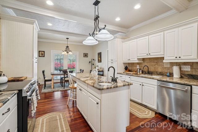 302 Davy Crockett Drive, Maggie Valley, NC 28751