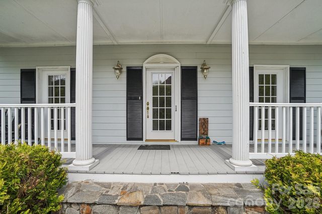 302 Davy Crockett Drive, Maggie Valley, NC 28751