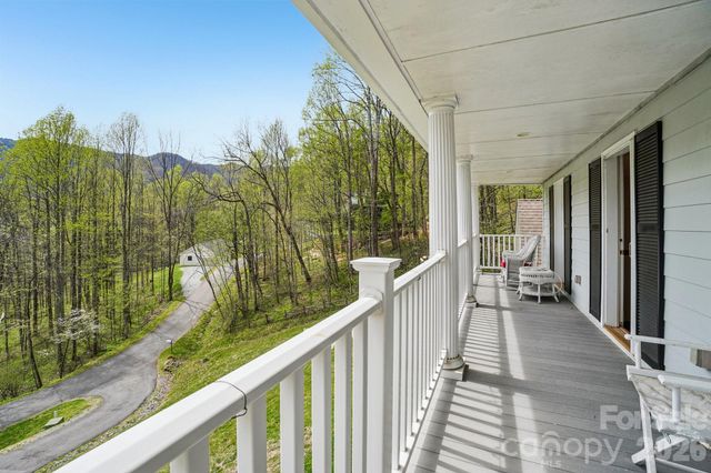 302 Davy Crockett Drive, Maggie Valley, NC 28751