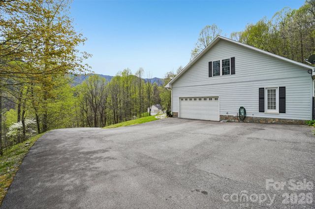 302 Davy Crockett Drive, Maggie Valley, NC 28751