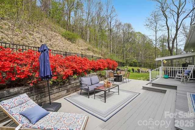 302 Davy Crockett Drive, Maggie Valley, NC 28751