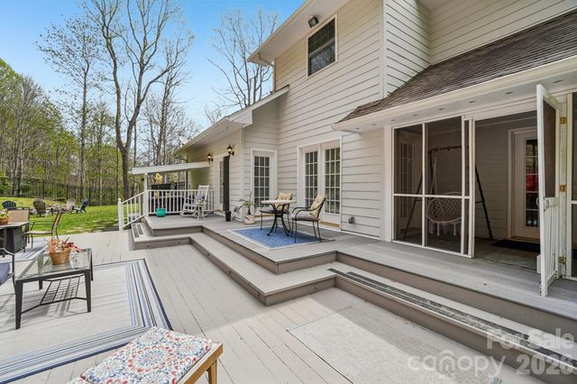 302 Davy Crockett Drive, Maggie Valley, NC 28751