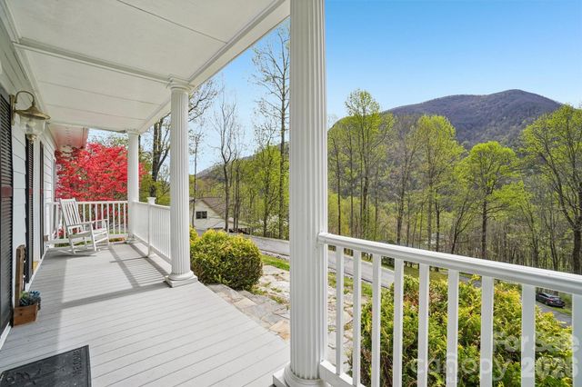 302 Davy Crockett Drive, Maggie Valley, NC 28751