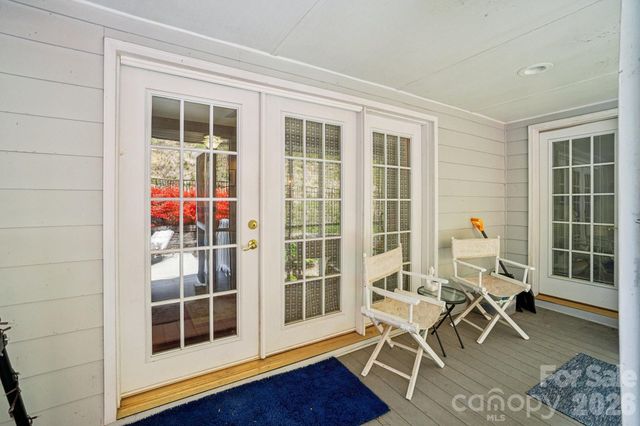 302 Davy Crockett Drive, Maggie Valley, NC 28751