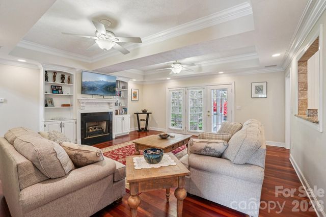 302 Davy Crockett Drive, Maggie Valley, NC 28751