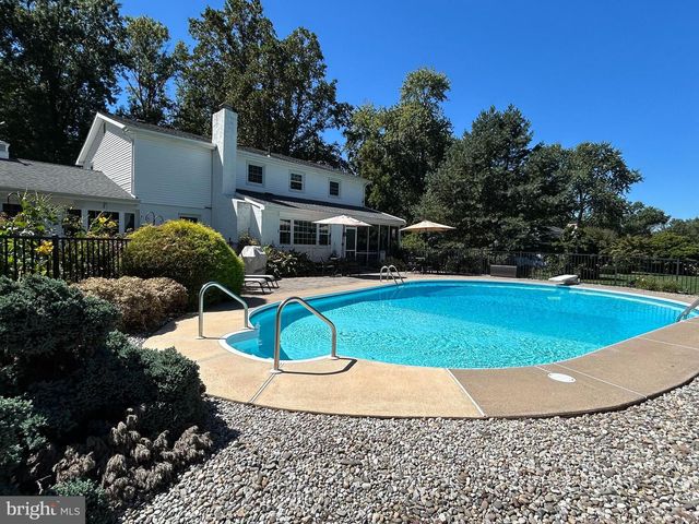 12 PINE VALLEY RD, Doylestown, PA 18901