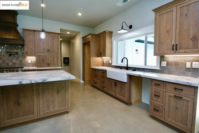 19510 Hess Ave., Sonora, CA 95370