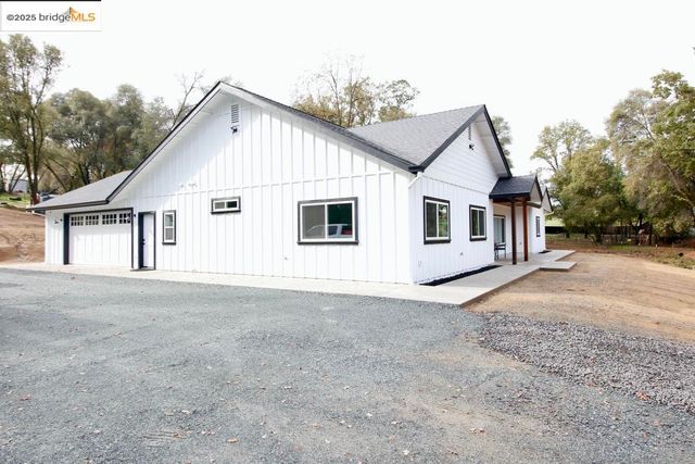 19510 Hess Ave., Sonora, CA 95370