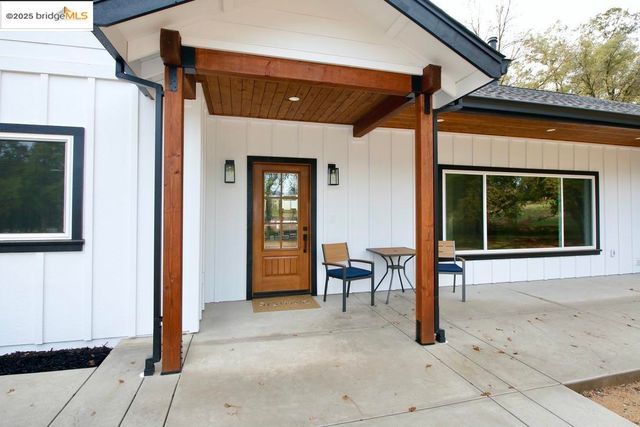 19510 Hess Ave., Sonora, CA 95370