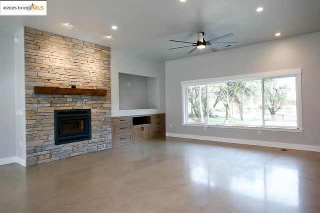 19510 Hess Ave., Sonora, CA 95370