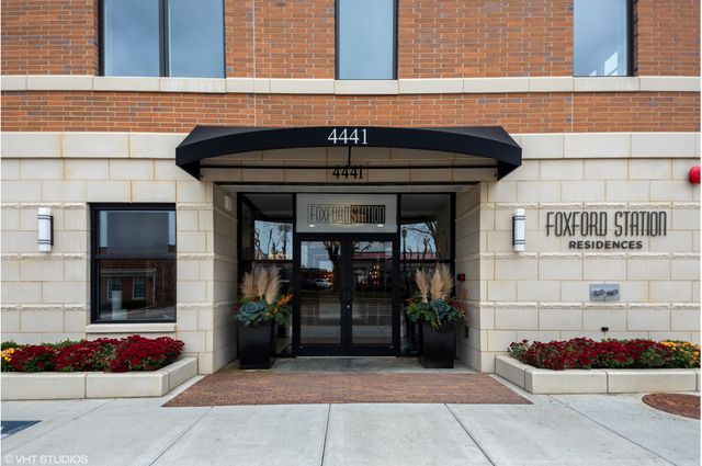 4441 Wolf Road 206, Western Springs, IL 60558