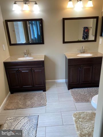 17 HIDDEN COVE CT, Middle River, MD 21220