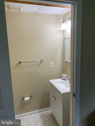17 HIDDEN COVE CT, Middle River, MD 21220