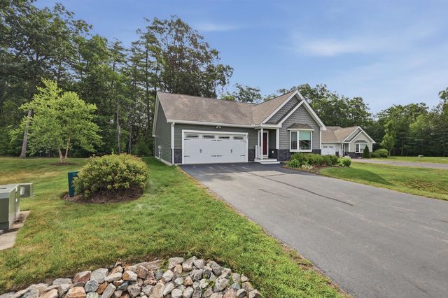 31 Castle Ct Unit 31, Kingston, NH 03848